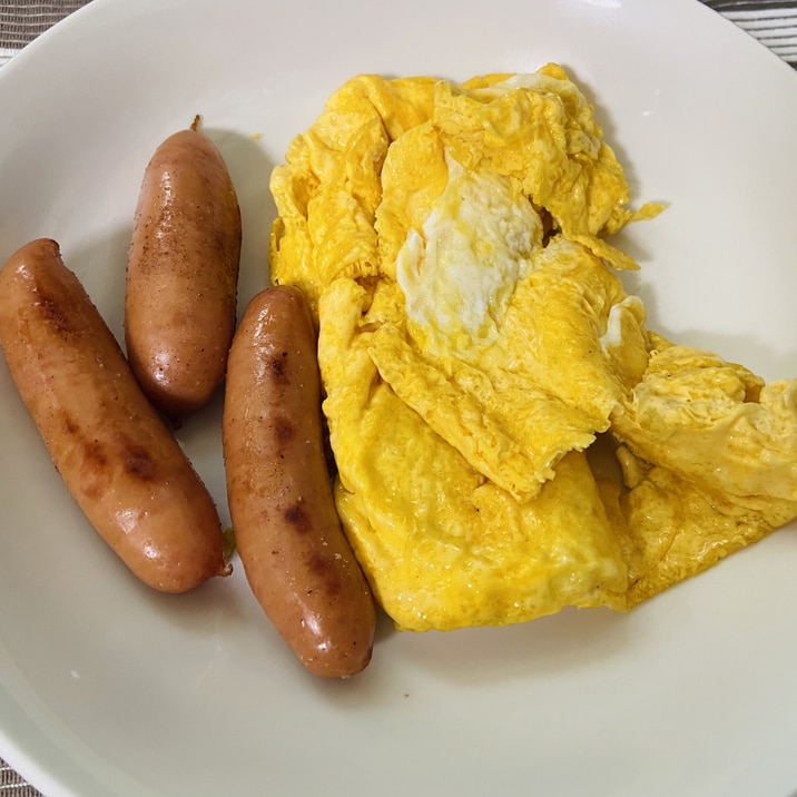 【朝食】玉子焼きとウインナー